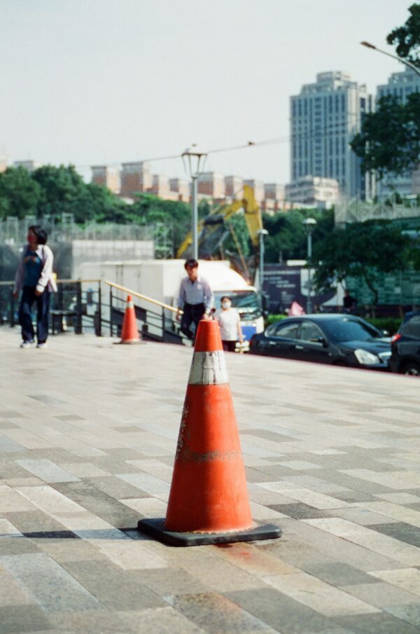Cone, Sidewalk, City｜0085-16780030