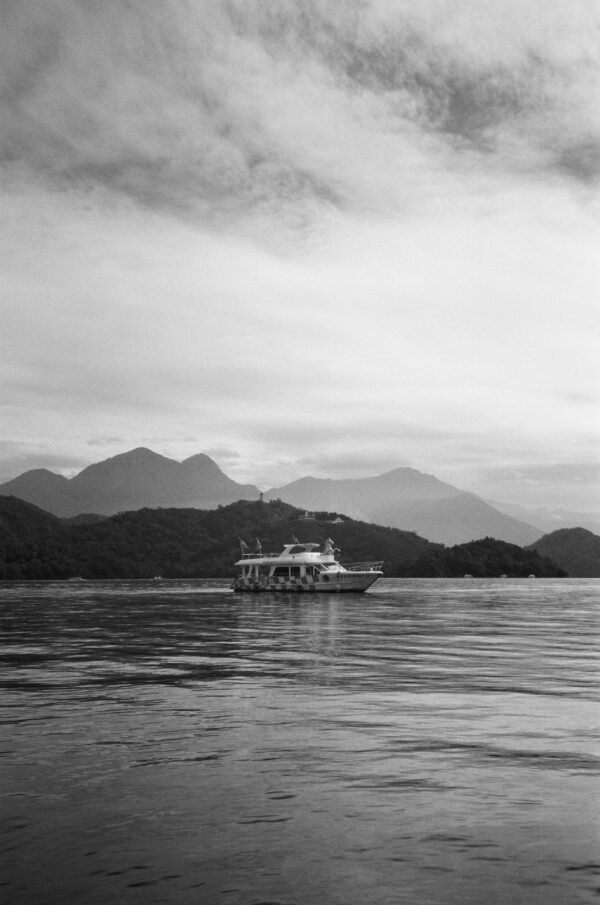 Boat, Lake, Mountains｜0242-71590011