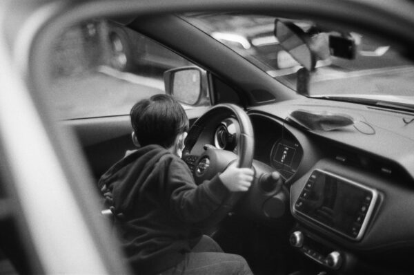 Child, Driving, Playful｜0031-08110025